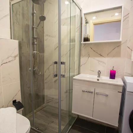 Апартаменты Oftenflats Stylish By Holidaykeys Кирения