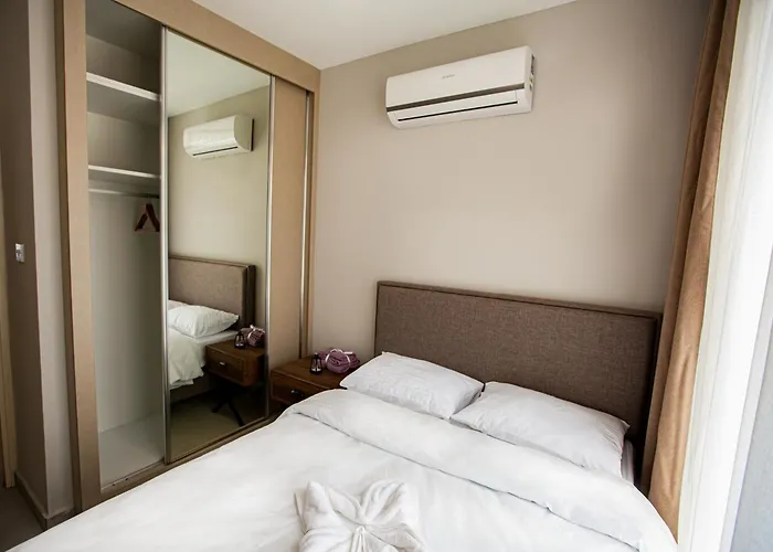 Oftenflats Stylish By Holidaykeys *