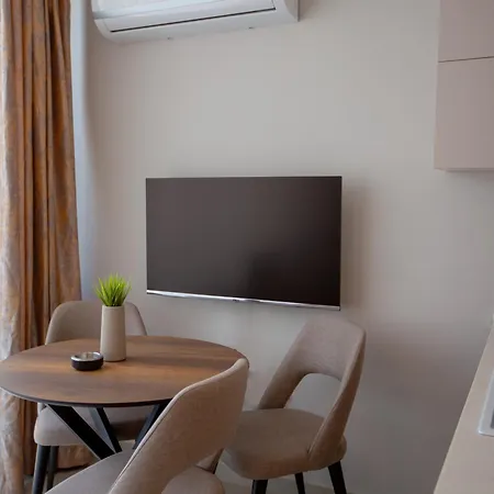 Oftenflats Stylish By Holidaykeys 키레니아